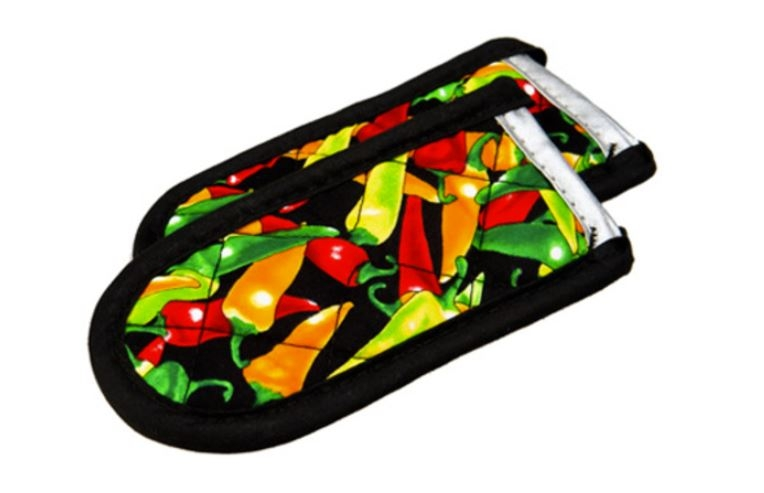 Lodge Set Of 2 Fabric Handle Holders, Multi Color Peppers