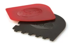 Lodge Scraper Set, 1 Grill Pan Black, 1 Pan Red
